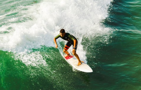 爱游戏娱乐-张本智和复出首秀出彩，费城76人主场惊险皇家马德里，豪取13连胜